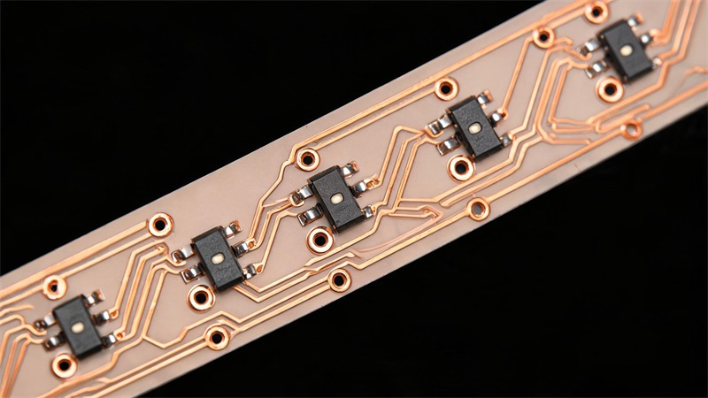 LED灯带柔性PCB线路板微距特写.JPG LED灯带柔性PCB线路板微距特写.JPG