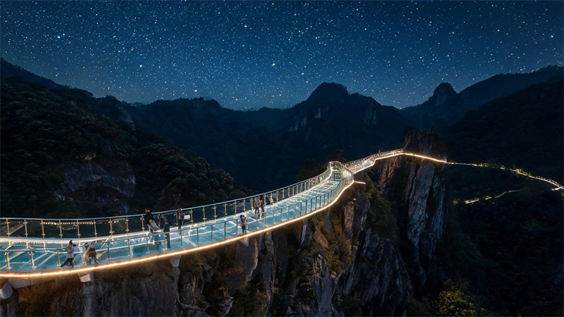 夜晚山地景区玻璃栈道航拍.JPG 夜晚山地景区玻璃栈道航拍.JPG