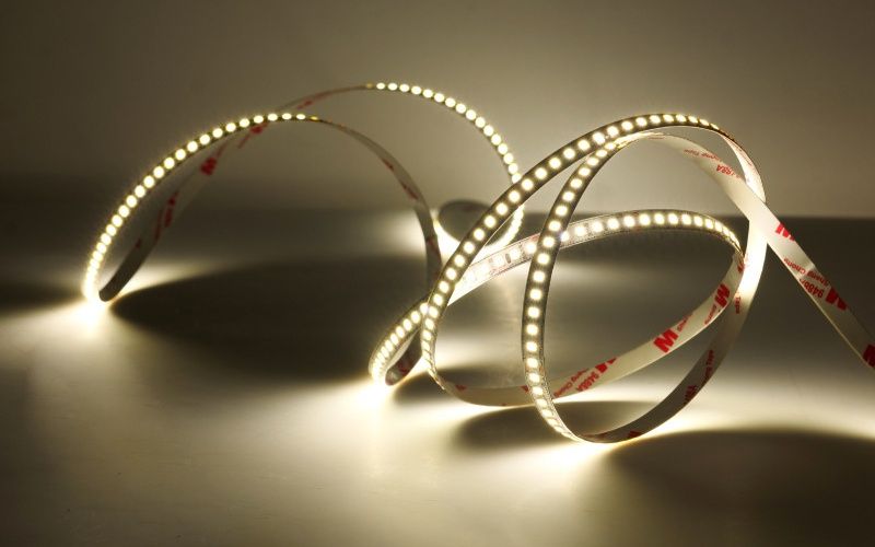 LED灯带是直流还是交流？供电方式详解与选购建议